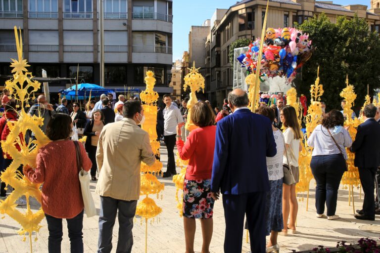 Elche,,Alicante,,Spain-,April,10,,2022:,People,With,Award,Winning