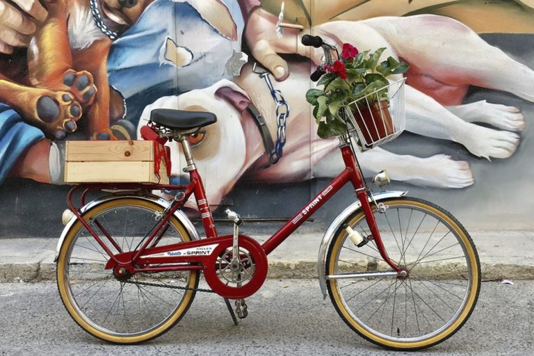 Vintagecykler i Málaga – Lædersadler, blankpoleret krom og lysende dynamoer