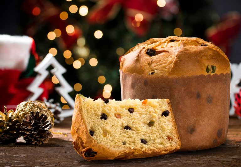 Delicious,Panettone,Slice,With,Candied,Fruits,With,Blinking,Blurred,Christmas