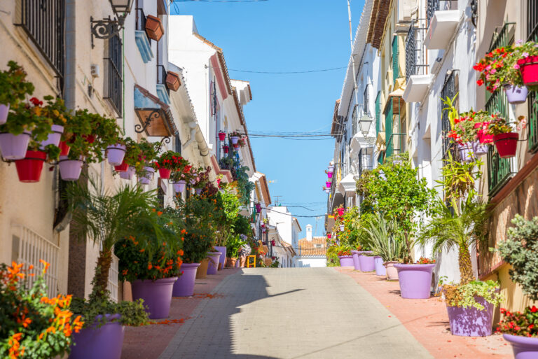 A,Typical,Street,In,Old,City,Estepona,With,Colorful,Flower
