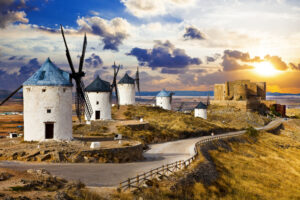 Consuegra – byen for foden af højderyggen, hvor Don Quijotes kæmper står
