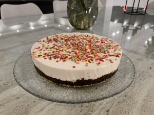 Cheesecake med romkuglelag og hindbærcreme