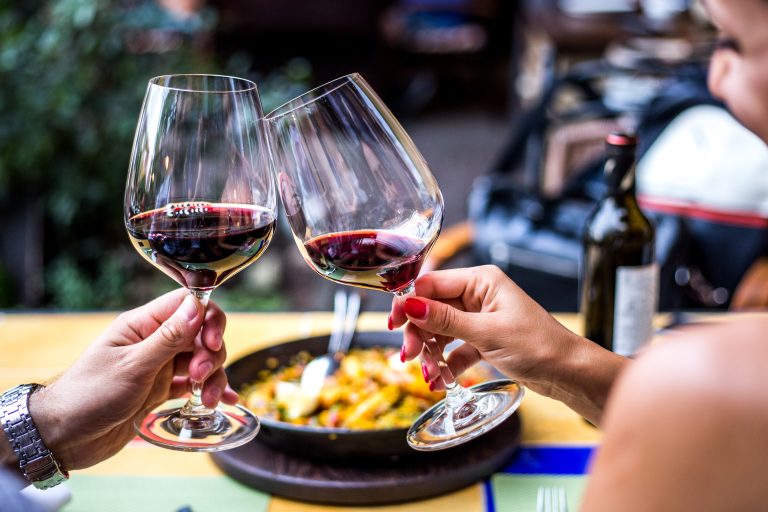Salud! – De mange forskellige måder at sige skål på spansk