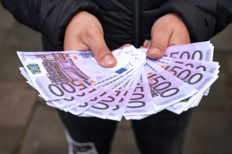 Kapløb om at bruge falske 500 eurosedler i Marbella
