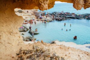 Sol, strand og spil: Kombiner din ferie til Spanien med sjov på online casino