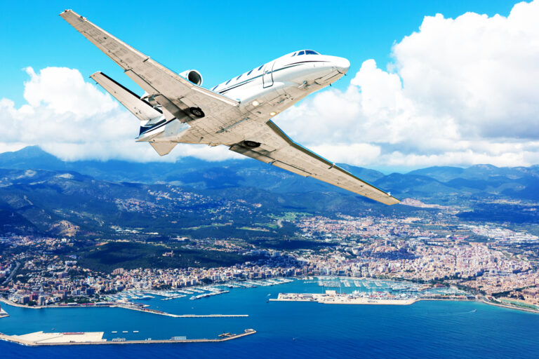 Passenger,Jet,Flying,Over,Palma,De,Mallorca,,Spain,,For,Aircraft