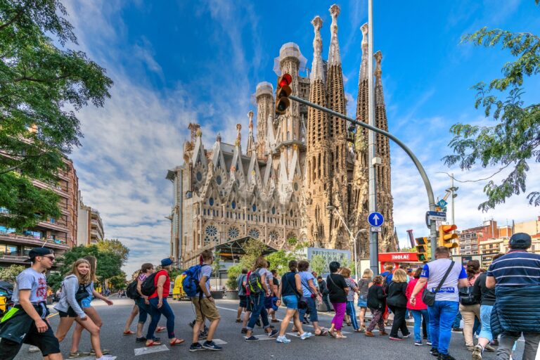 Barcelona,,Catalonia,,Spain,-,October,12,,2019:,Tourists,Crossing,The