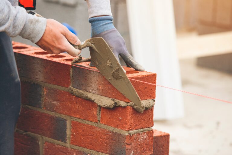 Skilled,Bricklayer,Working,On,A,New,Wall,Structure,During,Early