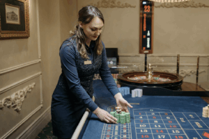 Hygge og casinospil: Nordmænds nye aftenritual under Spaniens sol