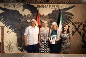 Laura Chaplin udstiller i Marbella