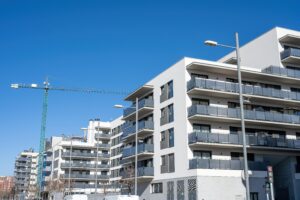 Udsolgte nybyggerier driver boligpriserne i vejret