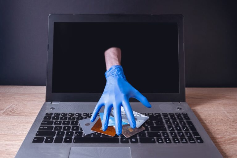 Cyberkriminalitet flytter flere penge end narkohandel