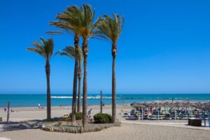 Skygge på paseoen i Benalmádena